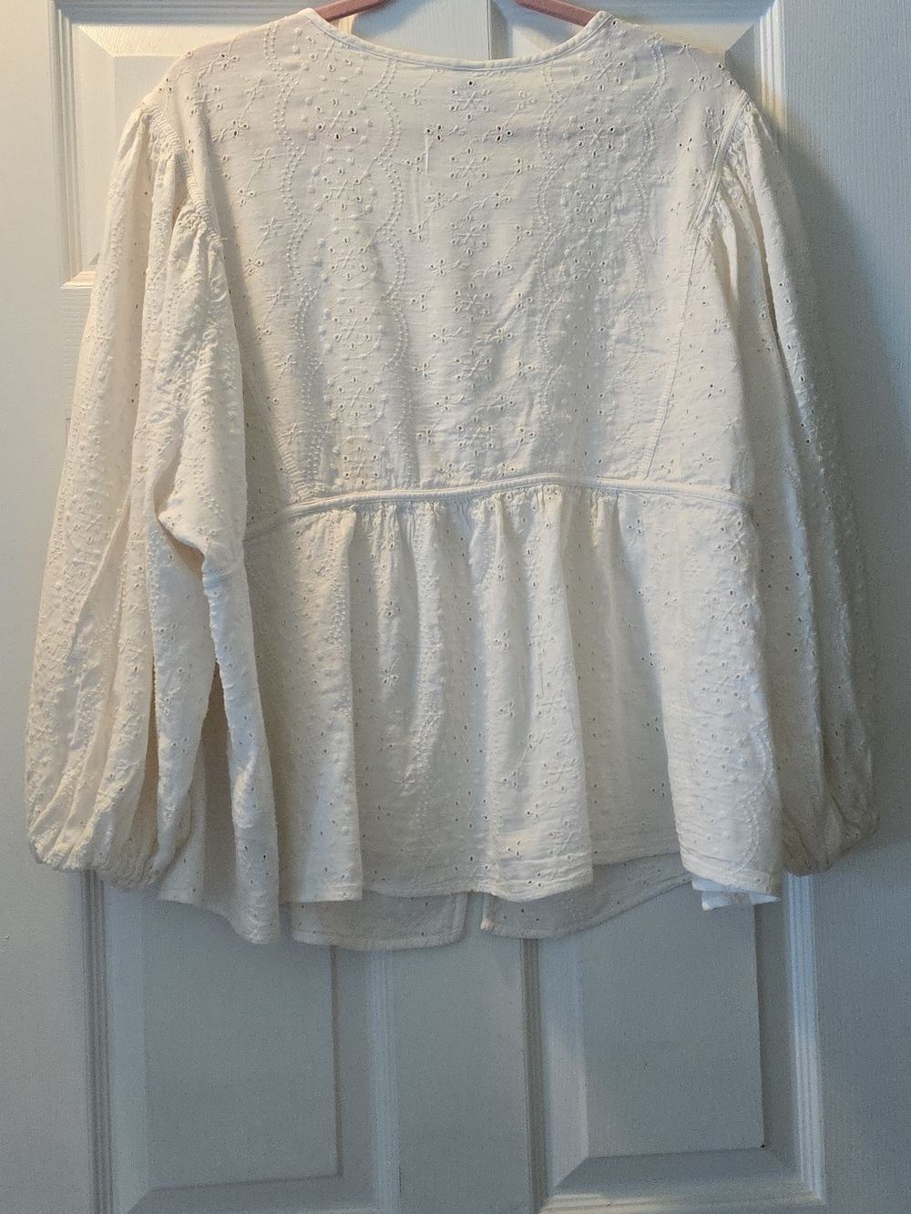 Old Navy Women's 3x plus Off-White Eyelet Button-Front Blouse - Picture 2 of 3